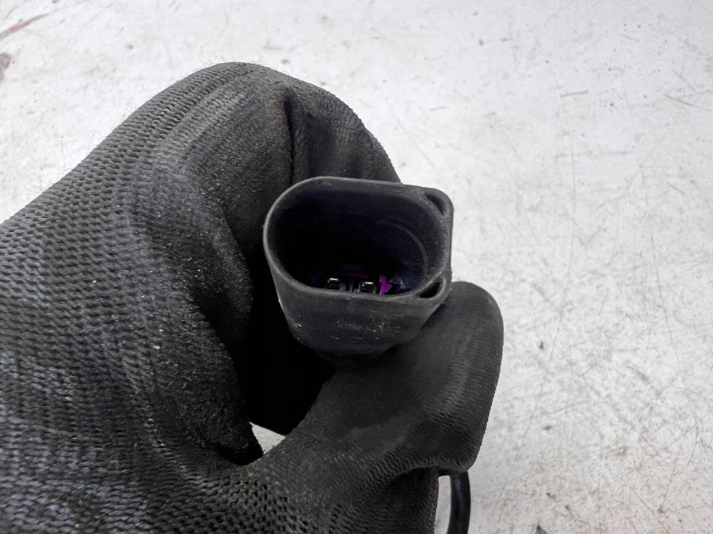 Sensor TEMPERATURY Gase AUDI VW 059906088A