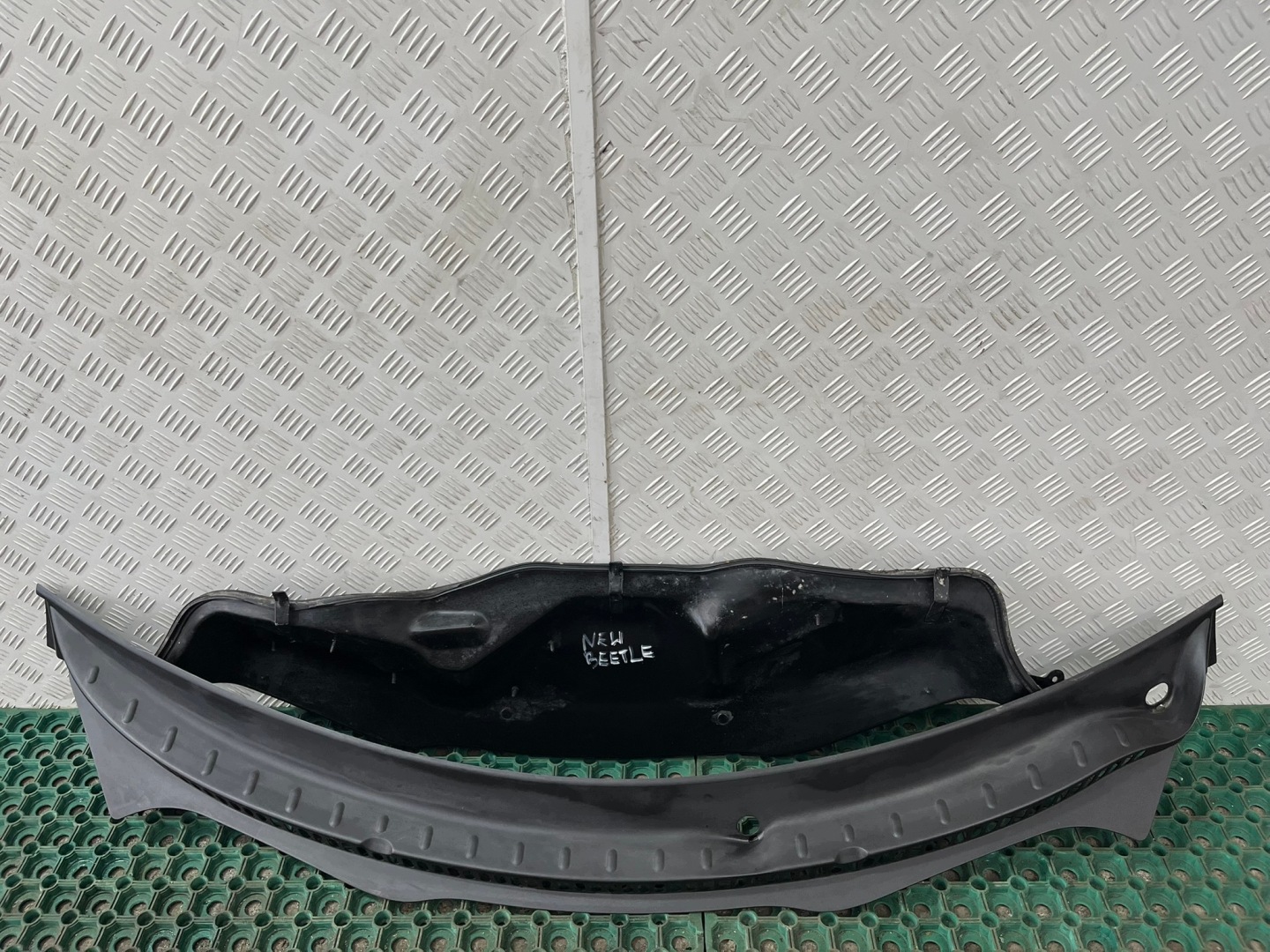 VW NEW BEETLE 1997-2010 1C0 torpedo plastic upper + lower 1C1845523B