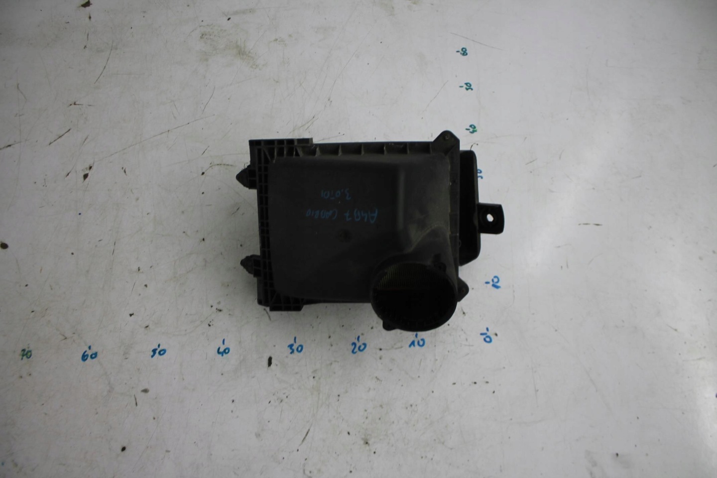 cover of a filter, air 059133835K A4 B7 3.0 TDI