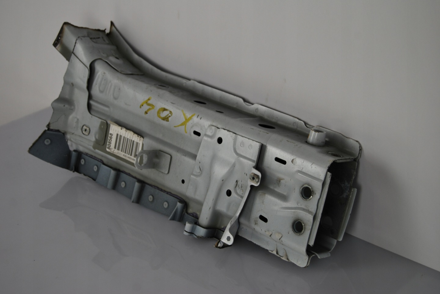 quarter left front Chevrolet Camaro 2016+