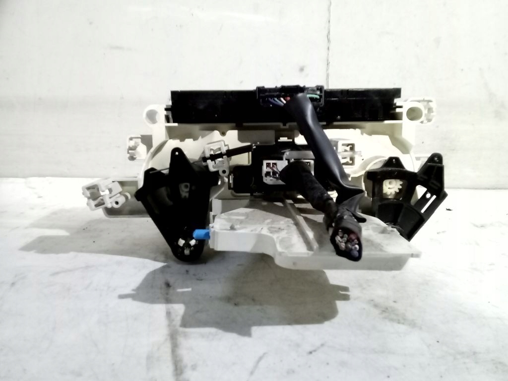 Daihatsu Sirion II 2 control panel air conditioning devices