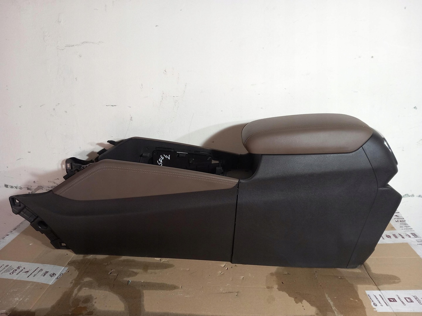 TUNEL central armrest HYUNDAI SANTA FE IV 18-24 EU