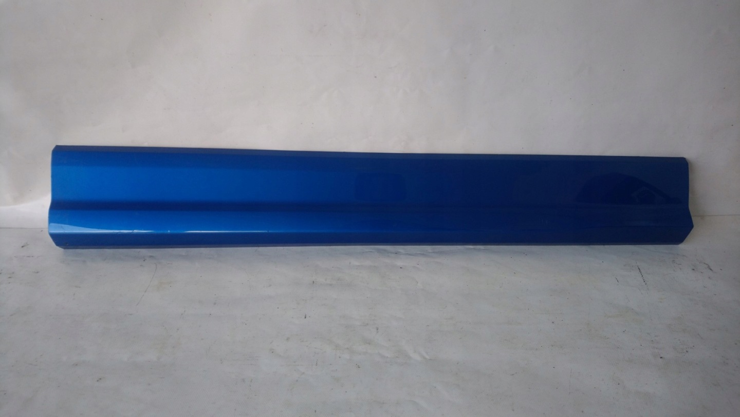 moulding lower door right front AUDI Q2 81A853960B