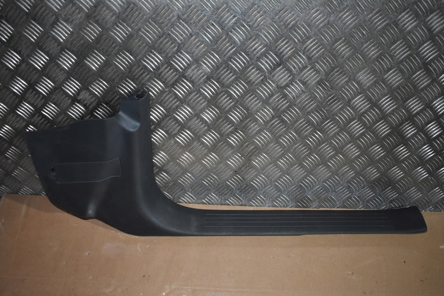 IDEALNA moulding cap threshold right - grey MERCEDES W167 SUV 1