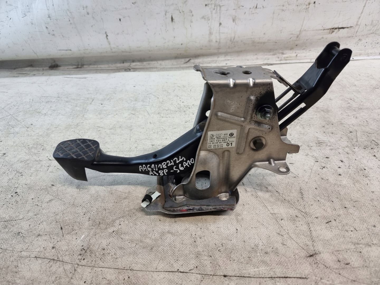PEDAL Bremse OE 1K1721057L AUDI A3 8P 04r