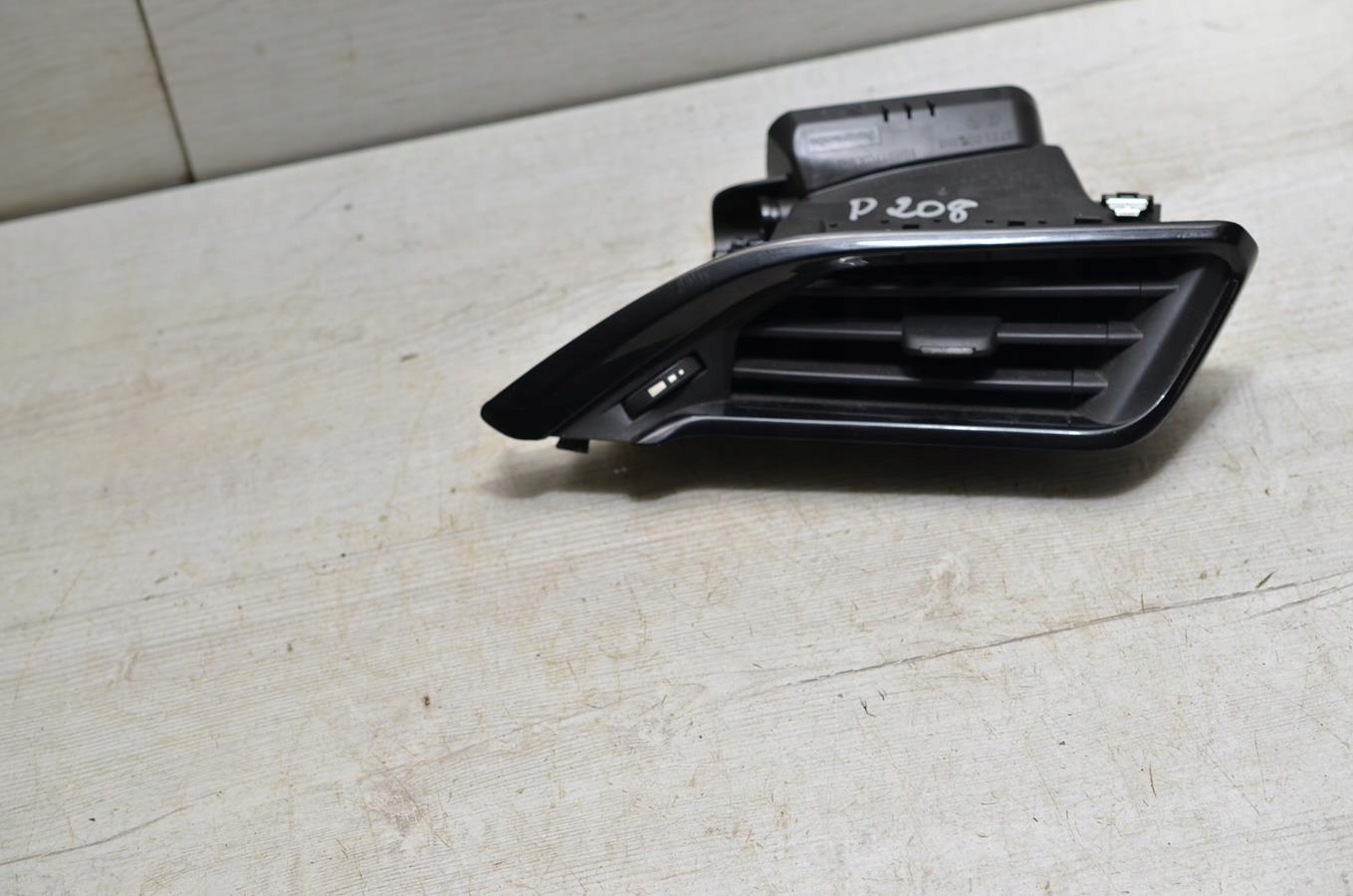 grid air conditioning devices right PEUGEOT 208 and
