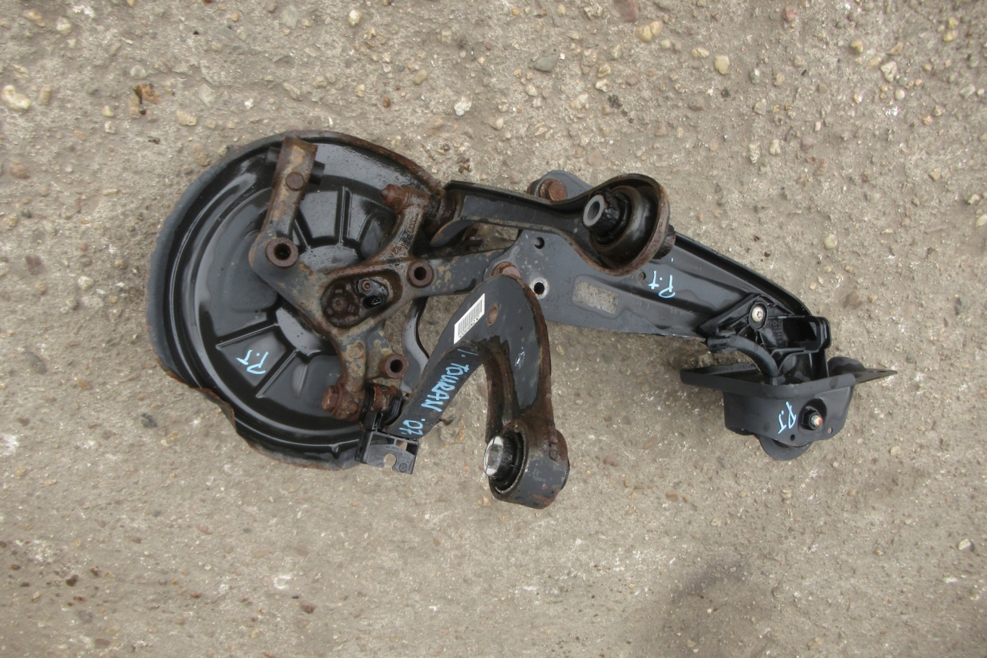 VW TOURAN 07R swing right rear part
