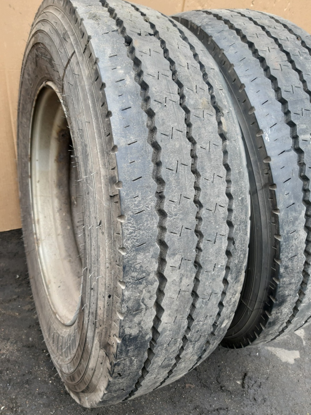wheels tyres CIEZAROWE 2x PIRELLI MC88 275/70 R22.5