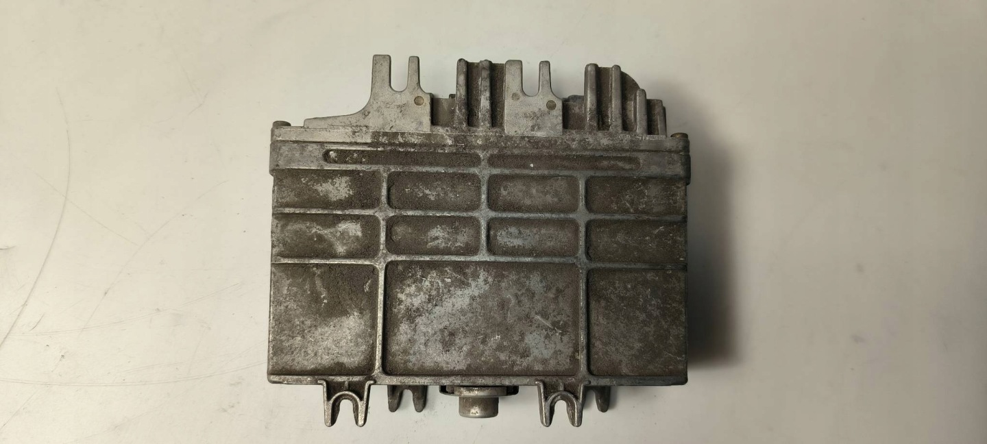 computer 8A0907311K 1.8 VOLKSWAGEN GOLF III