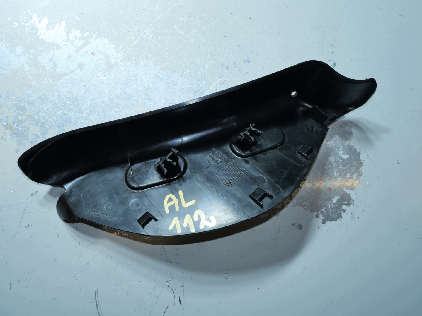 PEUGEOT 2008 couverture masque feux arrière 9802601880
