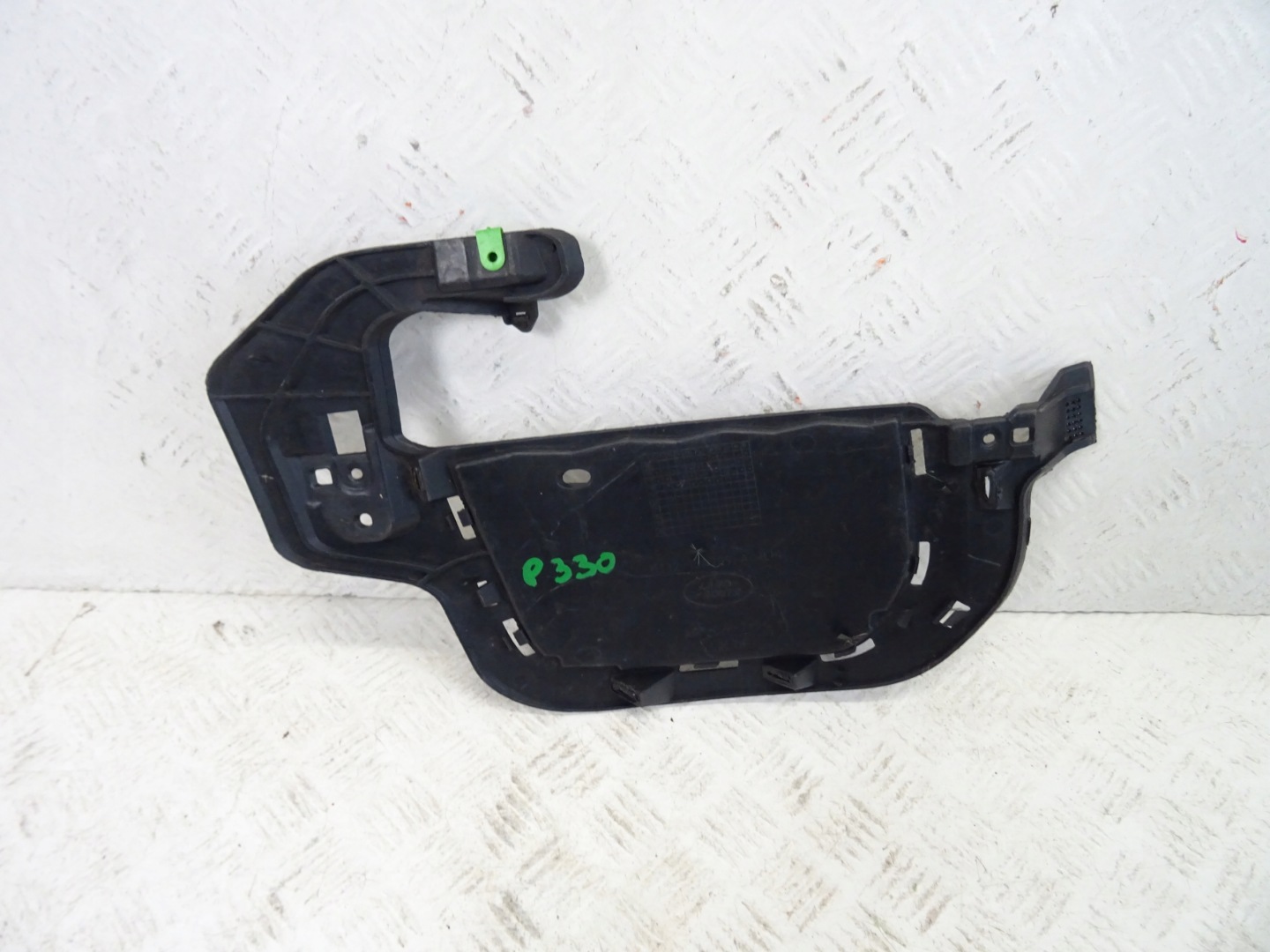 grid of a bumper front front left RANGE ROVER EVOGUE GJ32-15A299-A