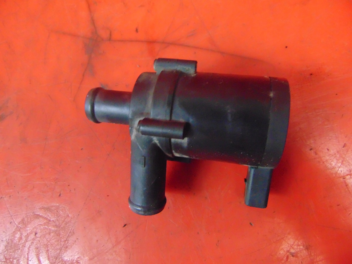 AUDI S6 C6 5.2 supplementary water pump 07C121599A