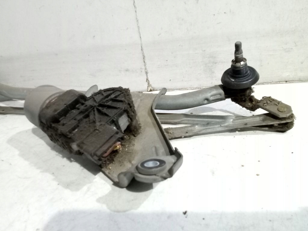 Dacia Sandero and wiper mechanism front 8200619512