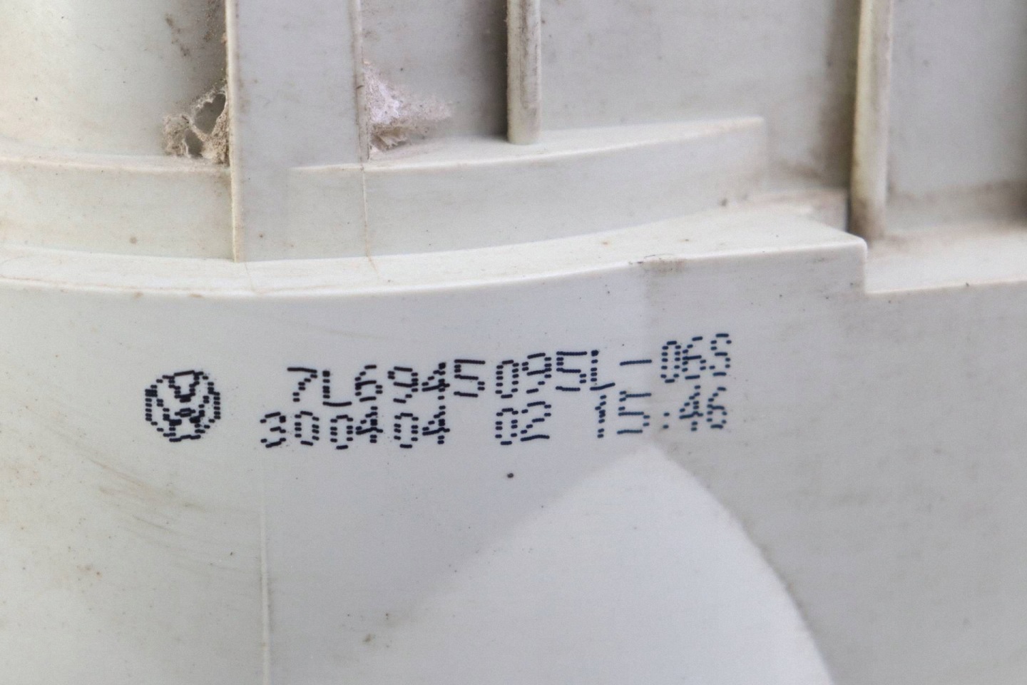 VW TOUAREG and light left rear part rear 7L6945095L