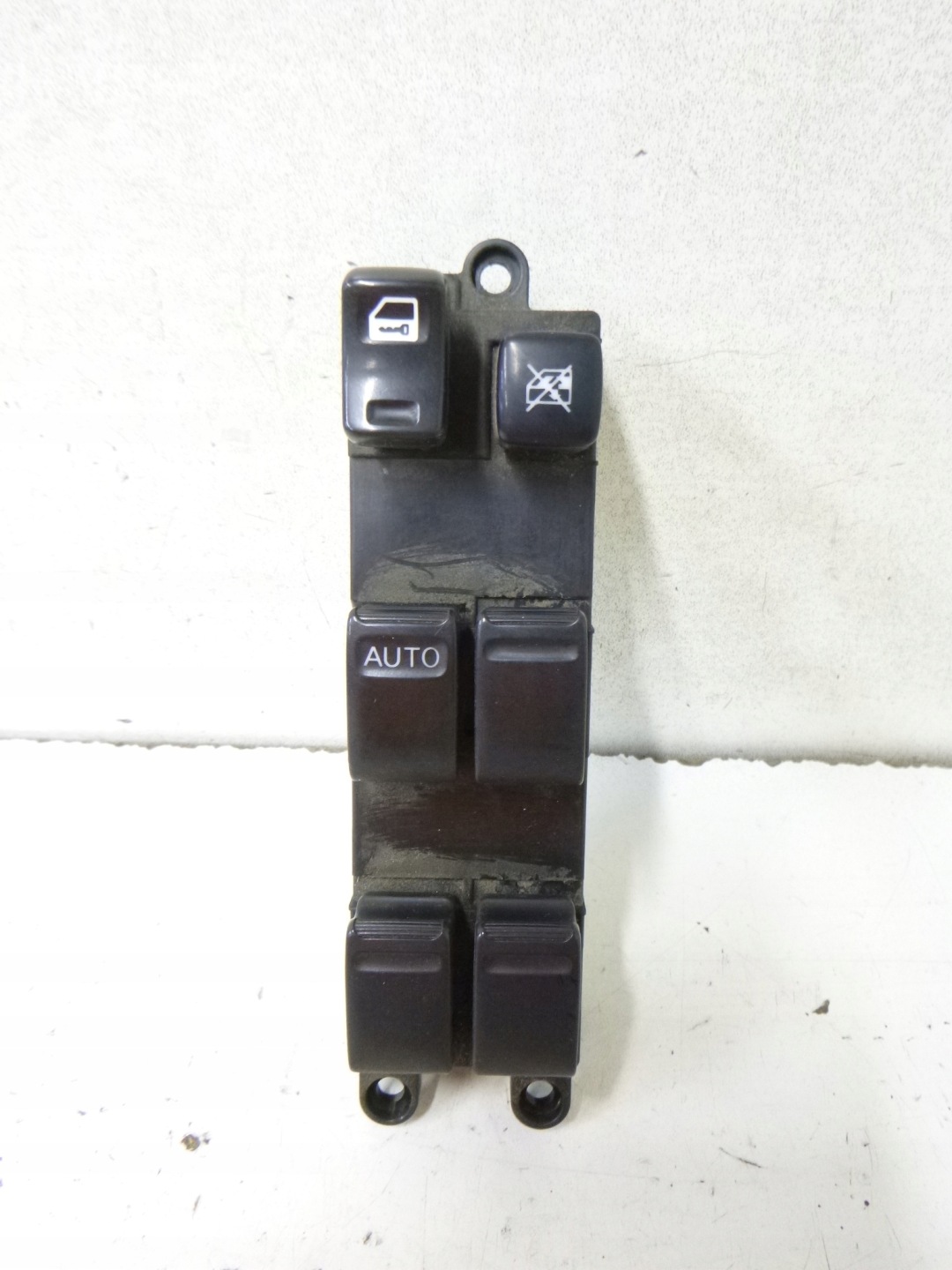 switch panel of the window left Nissan Almera N16 Lift