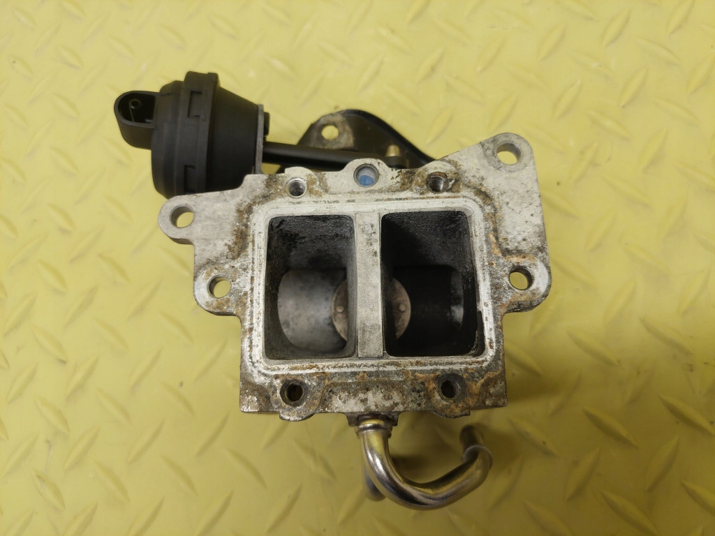 VW GOLF V 1.9 TDI AGR-Ventil 03G131063B
