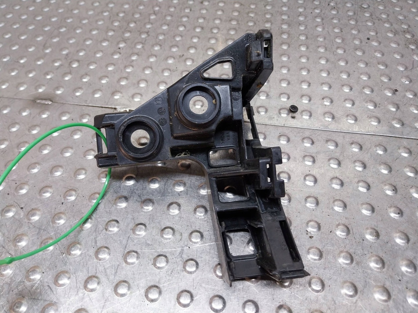 support holder of a bumper left rear part 5G6807393A VW GOLF VII 5D HTB