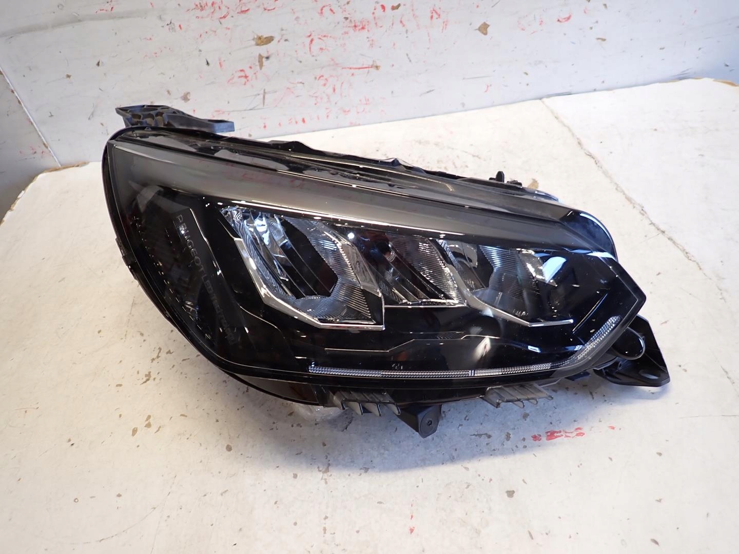 light front front right PEUGEOT 208 II 2019- FULL LED 9833036180