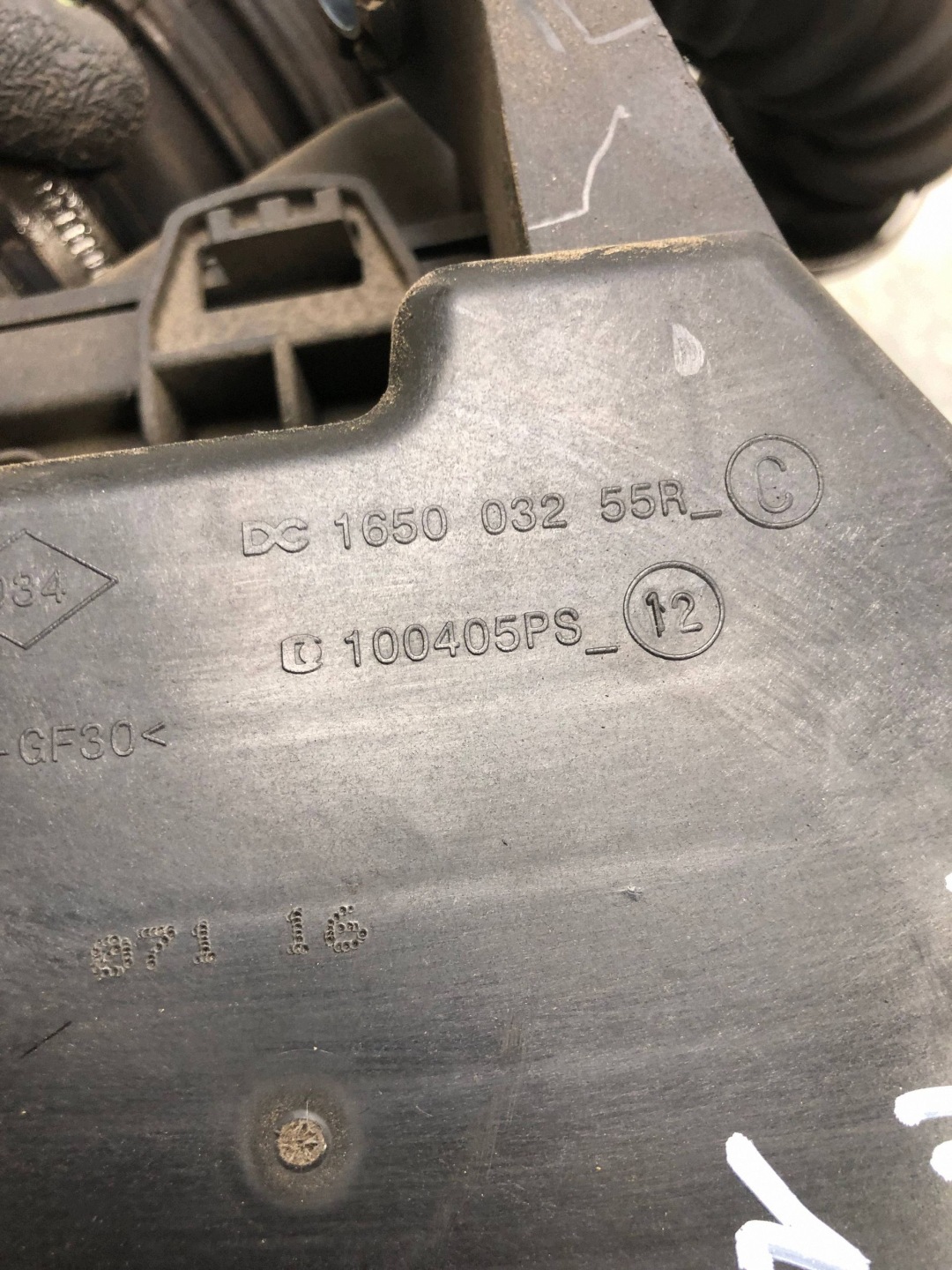 luftfiltergehäuse RENAULT TWINGO III 165003255R