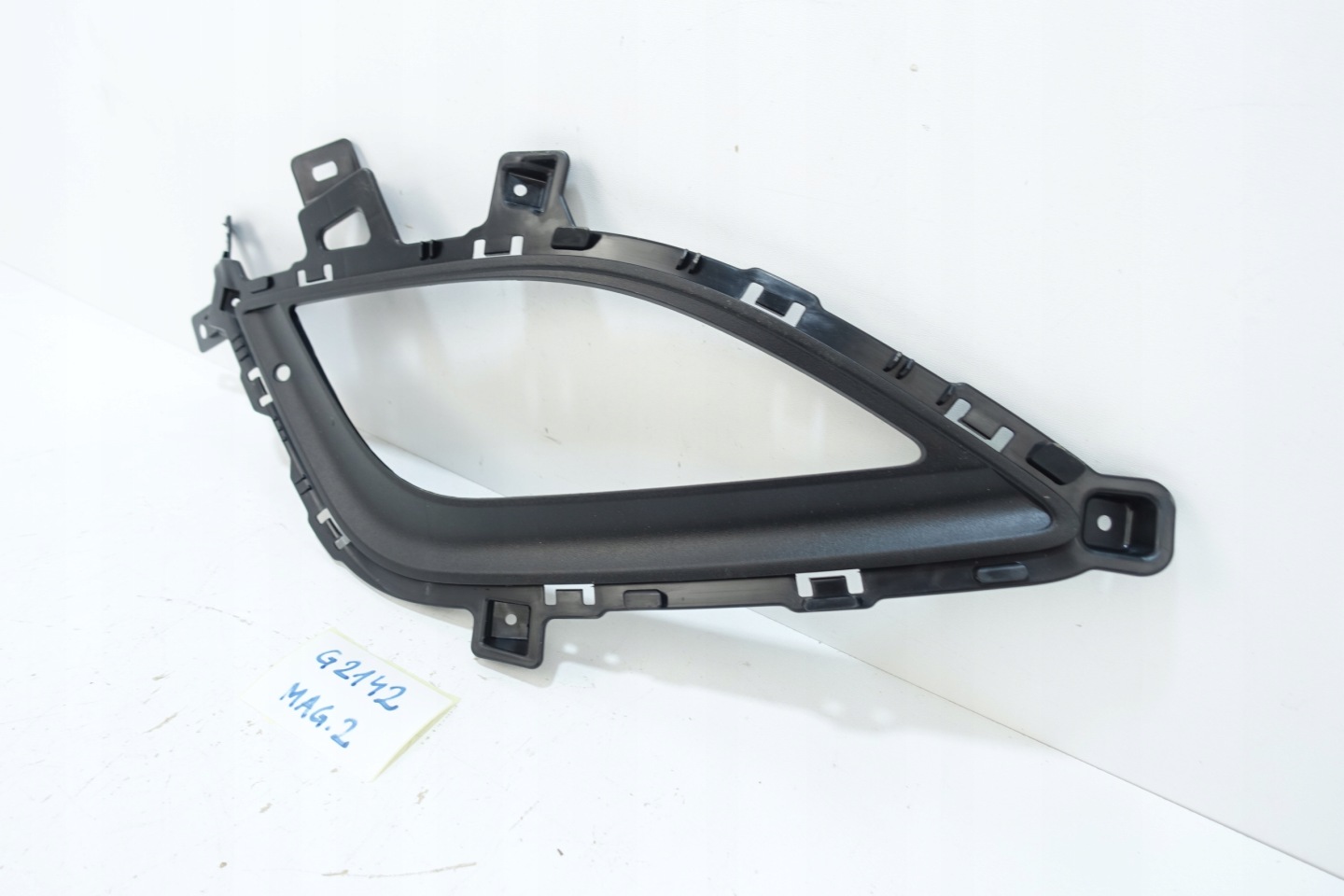 HYUNDAI I30 II 2012- grille grid of a bumper right front 86564-A6030