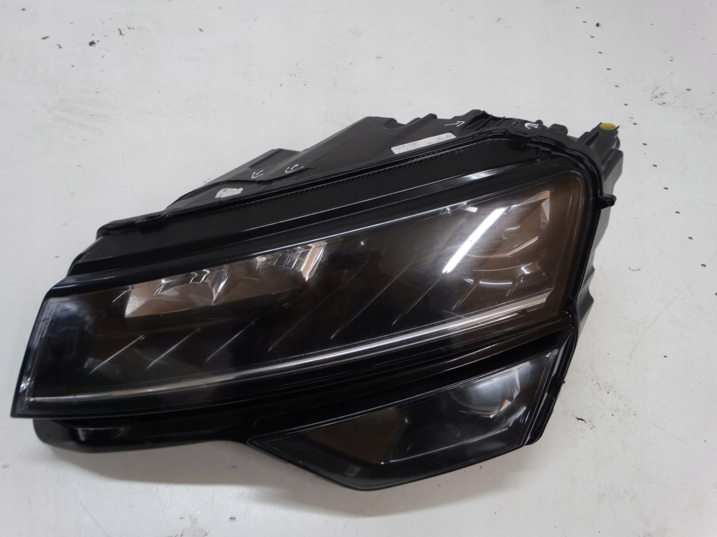 light REFLEKTOR left front SKODA KAROQ 57B941015B