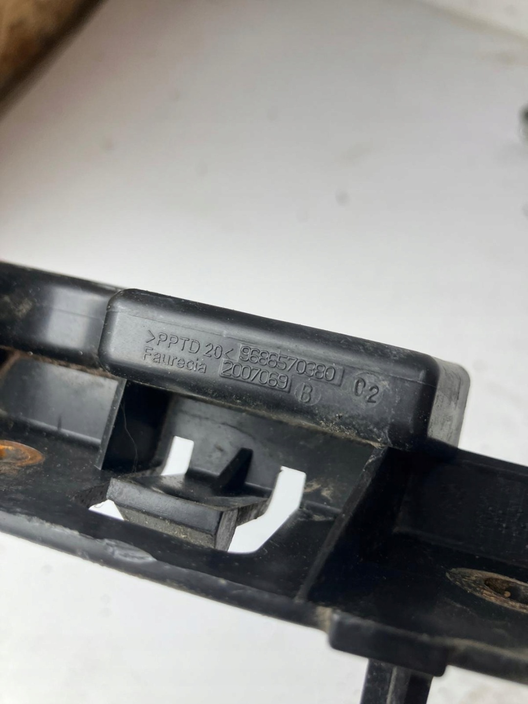 bumper bracket left front 9686570380 PEUGEOT 508 and