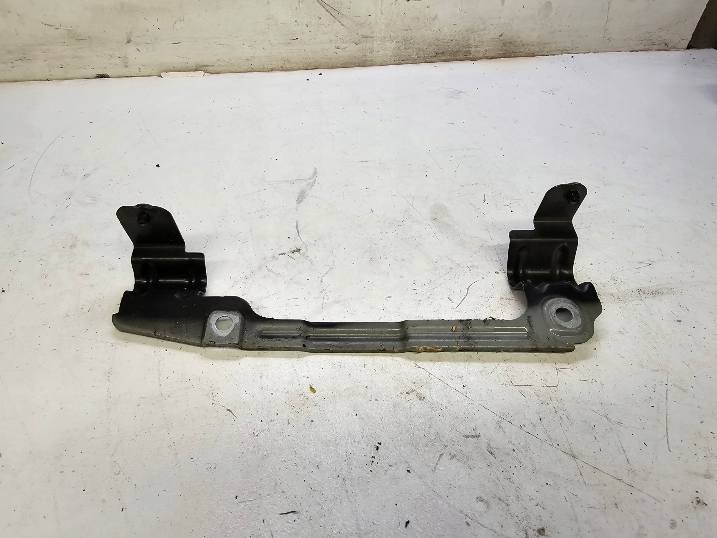 SUPPORT PLAQUE AILE DROIT AUDI A6 C8 4K0821168