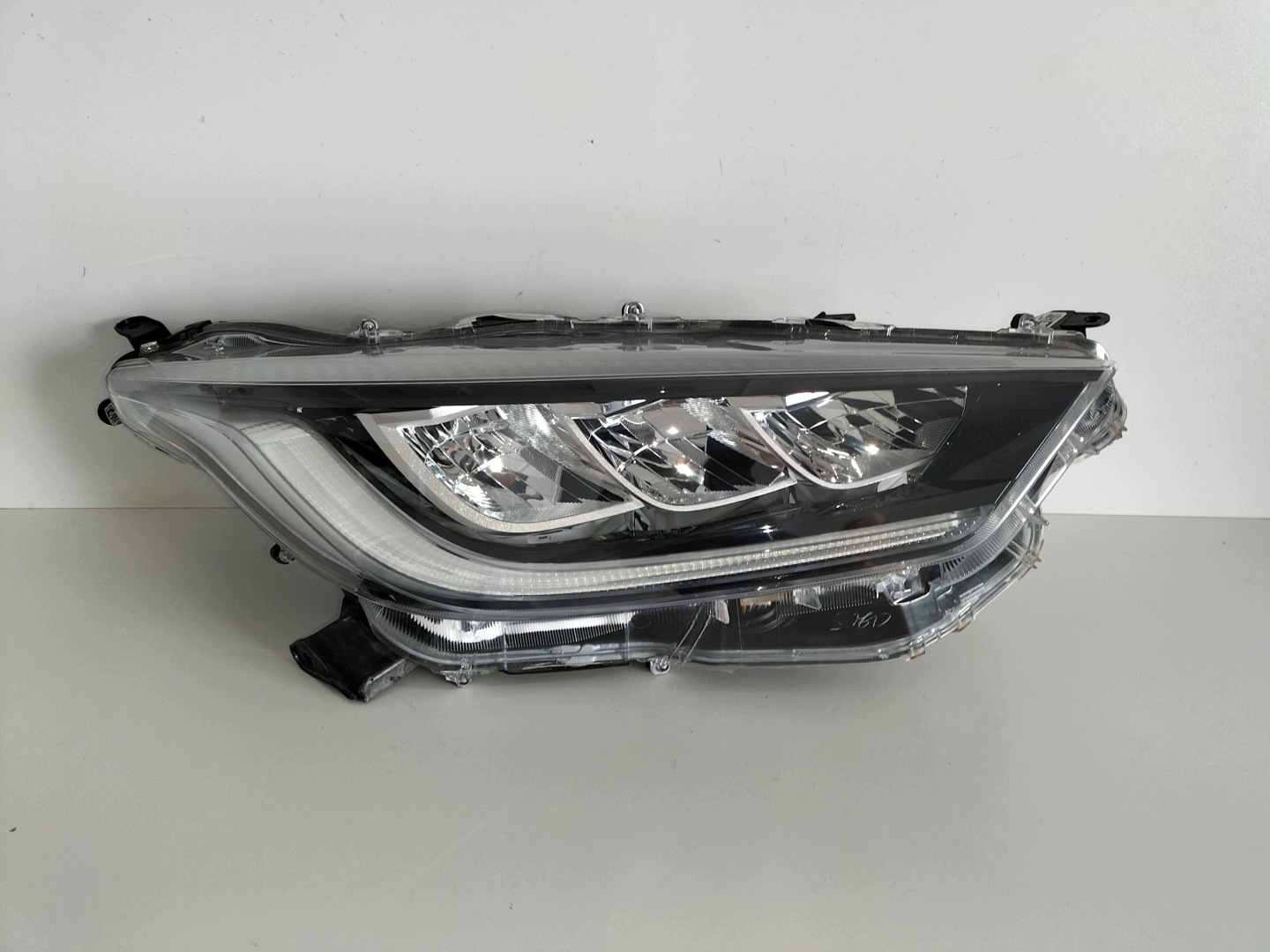 light front reflektor right TOYOTA YARIS 4 IV 20- FULL LED
