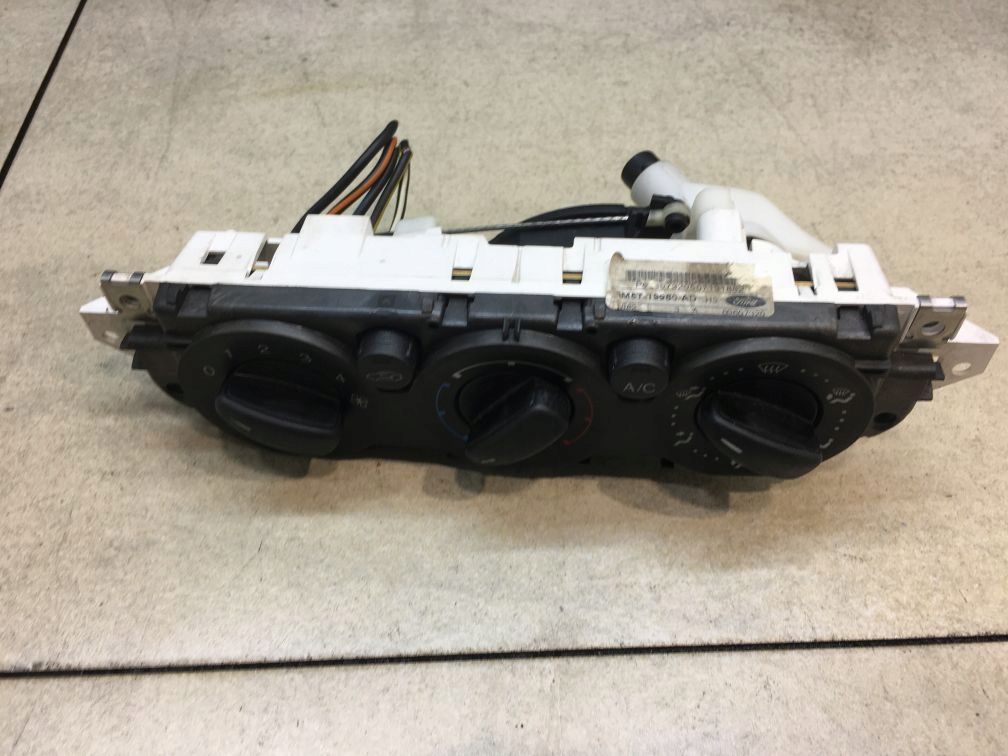 PANEL Bouches buses Climatisateur air conditionné FOCUS MK2 3M5T19980AD