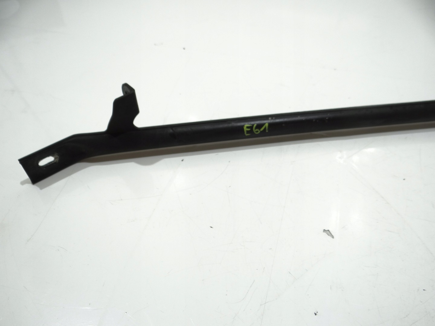 podpěra stěny předního BMW E61 LCI 7033745 (4570839)