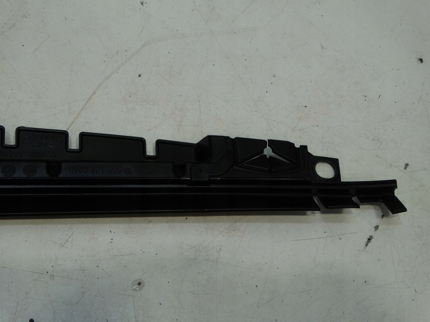 intake air duct air line front upper AUDI A4 B9 A5 8W0121292C
