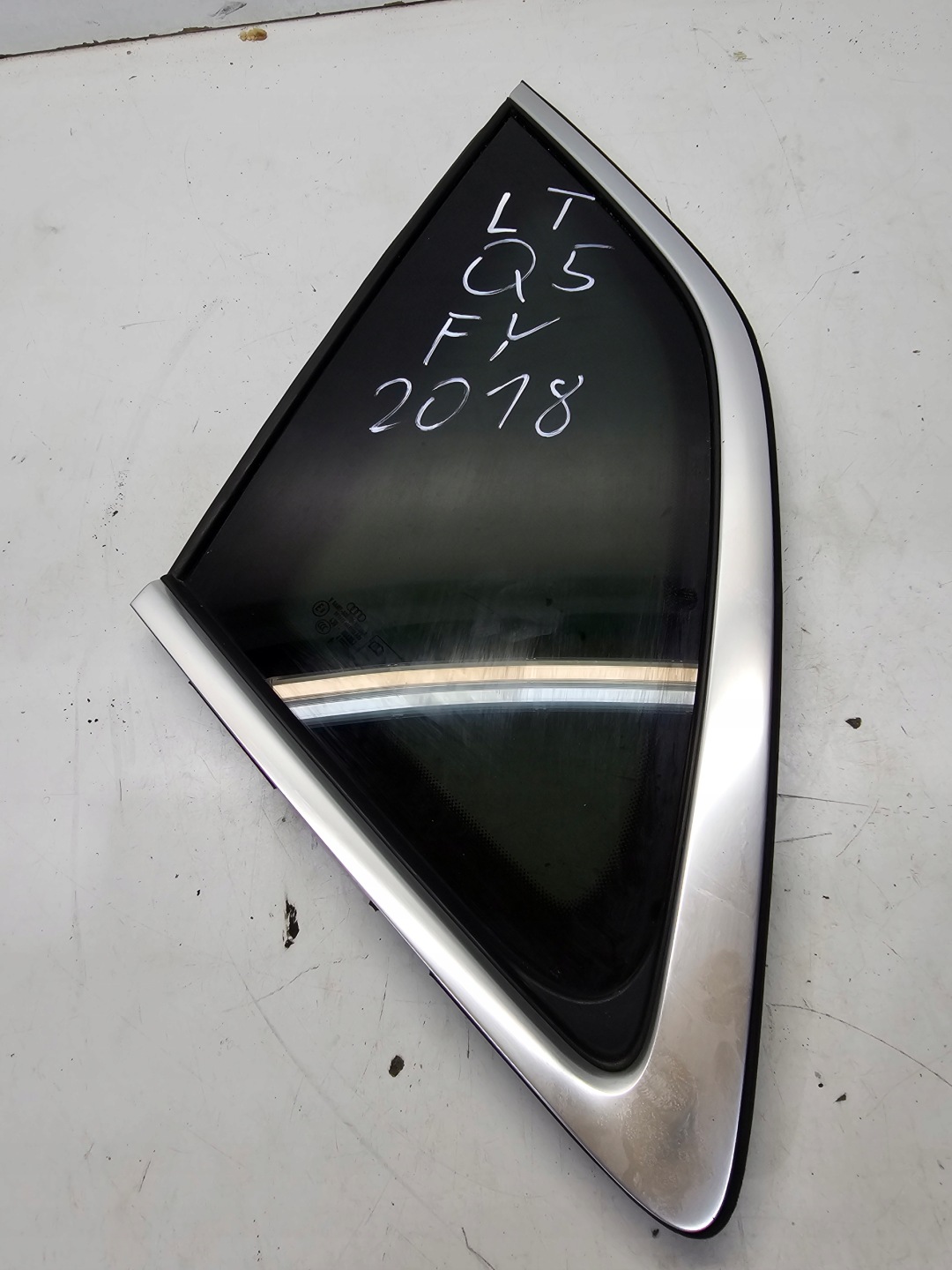 window bodywork left rear part AUDI Q5 FY 2018R 80A845297J