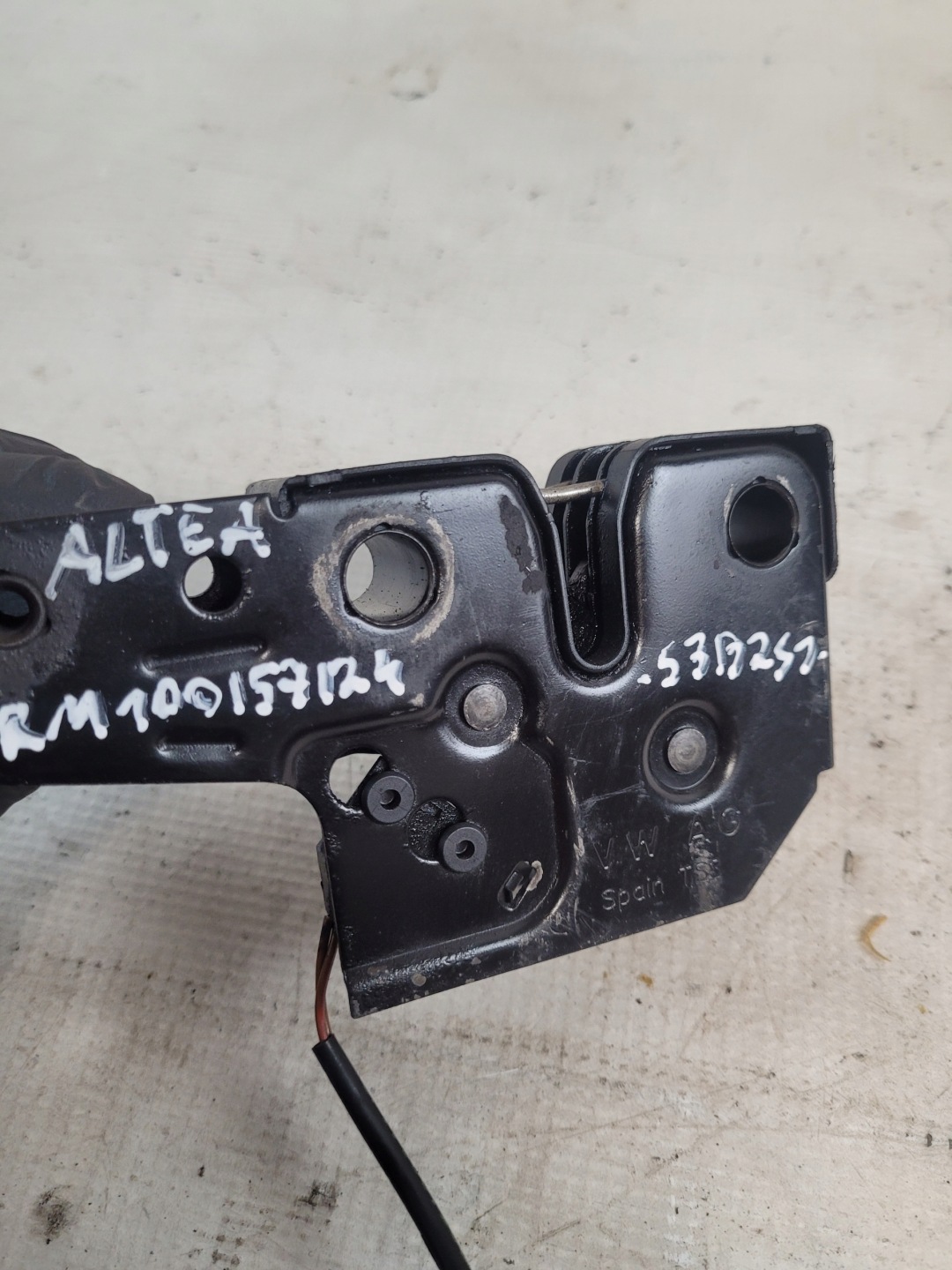 bonnet latch lock OE SEAT ALTEA 05r.
