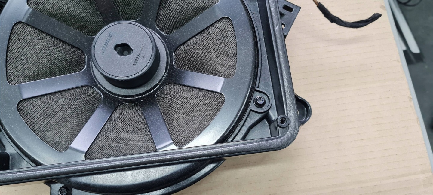 A6 C7 LIFT speaker BASOWY SUBWOOFER BOSE 4G2035709 sedan