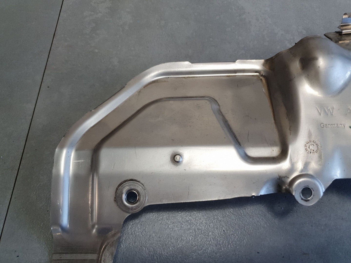 Cupra Leon kryt termiczna výfuku 06Q129597F
