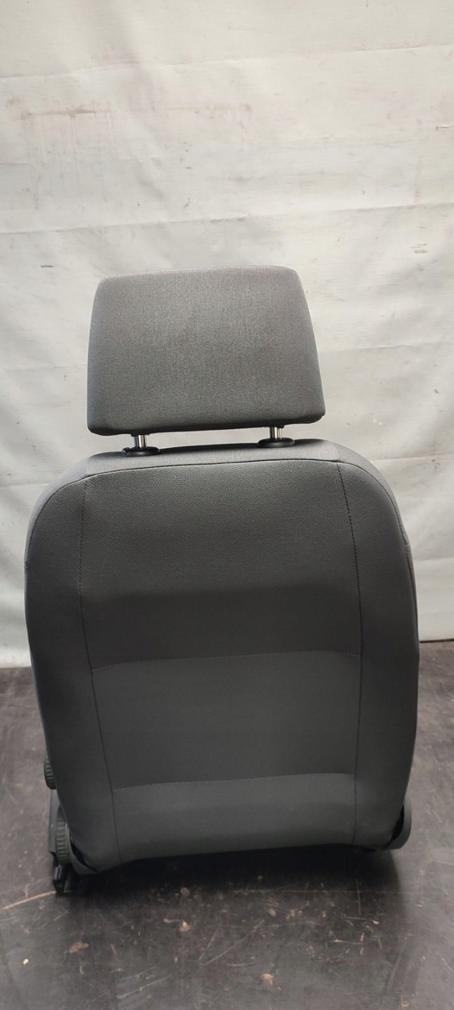seat front left driver´s VW Golf V plus 1,9 TDI LA7W