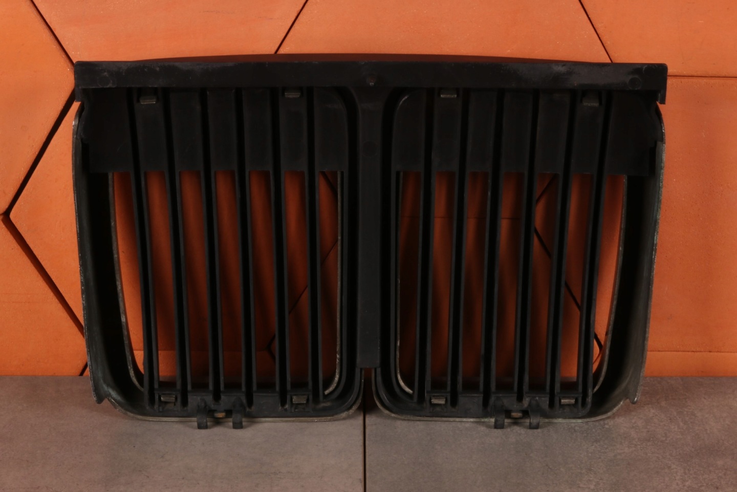BMW 3' E30 air vent central grill kidney grilles 1884350