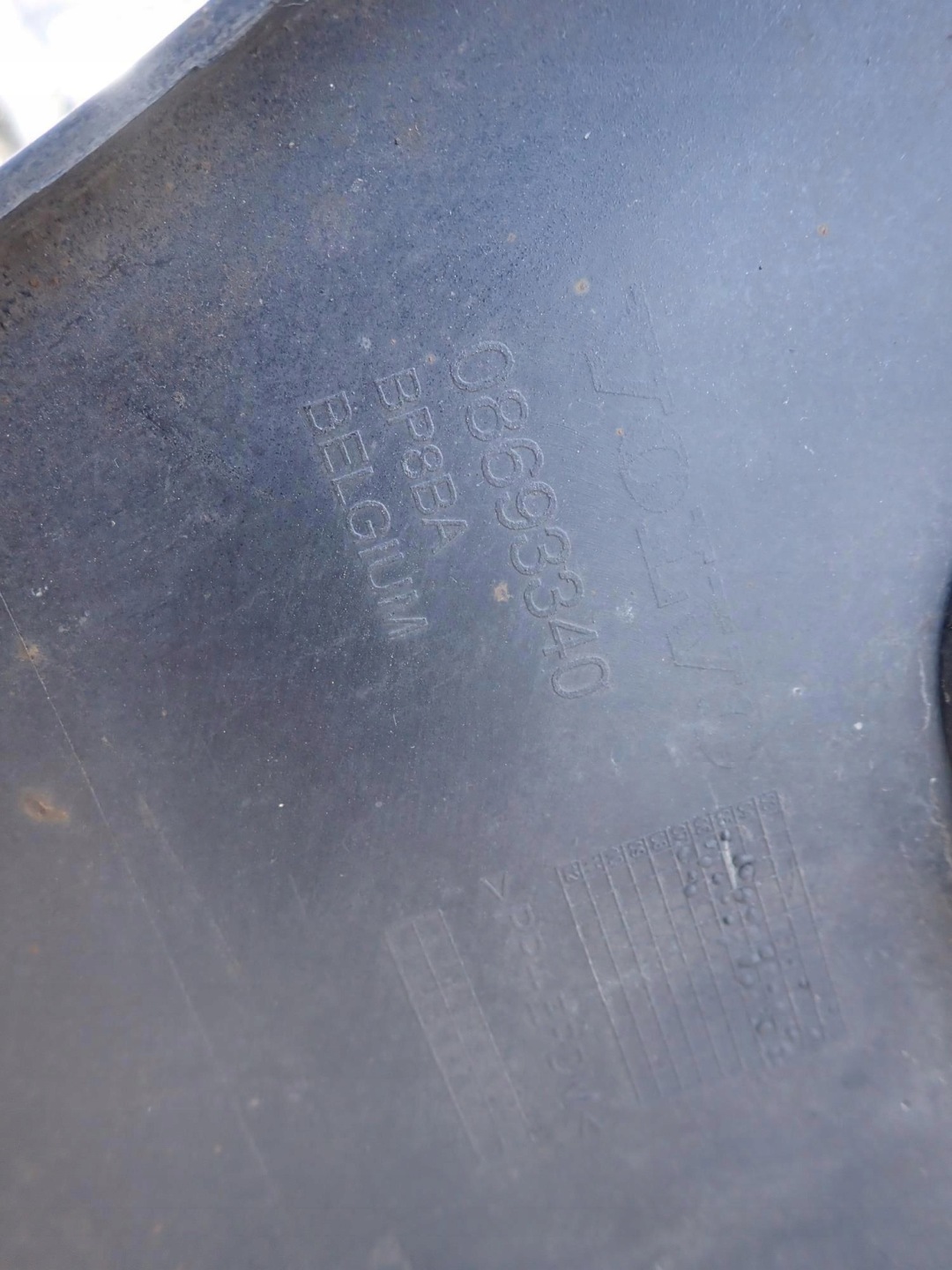 VOLVO V70 II 2 LIFT 05-07 bumper front washer