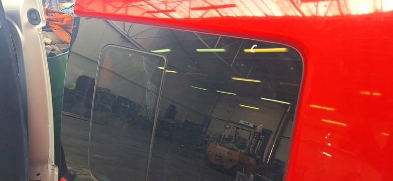ABLAK ajtó VW Caddy 04- tolóajtó