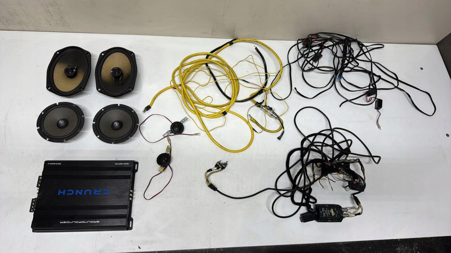 NAGLOSNIENIE speakers Excursion + amplifier CRUNCH + SYCZKI + bundle SAAB