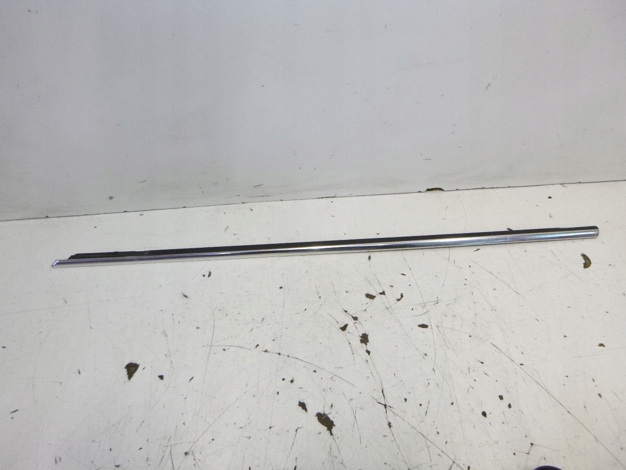 moulding door front left CHROM Skoda Superb and 01-08 dust