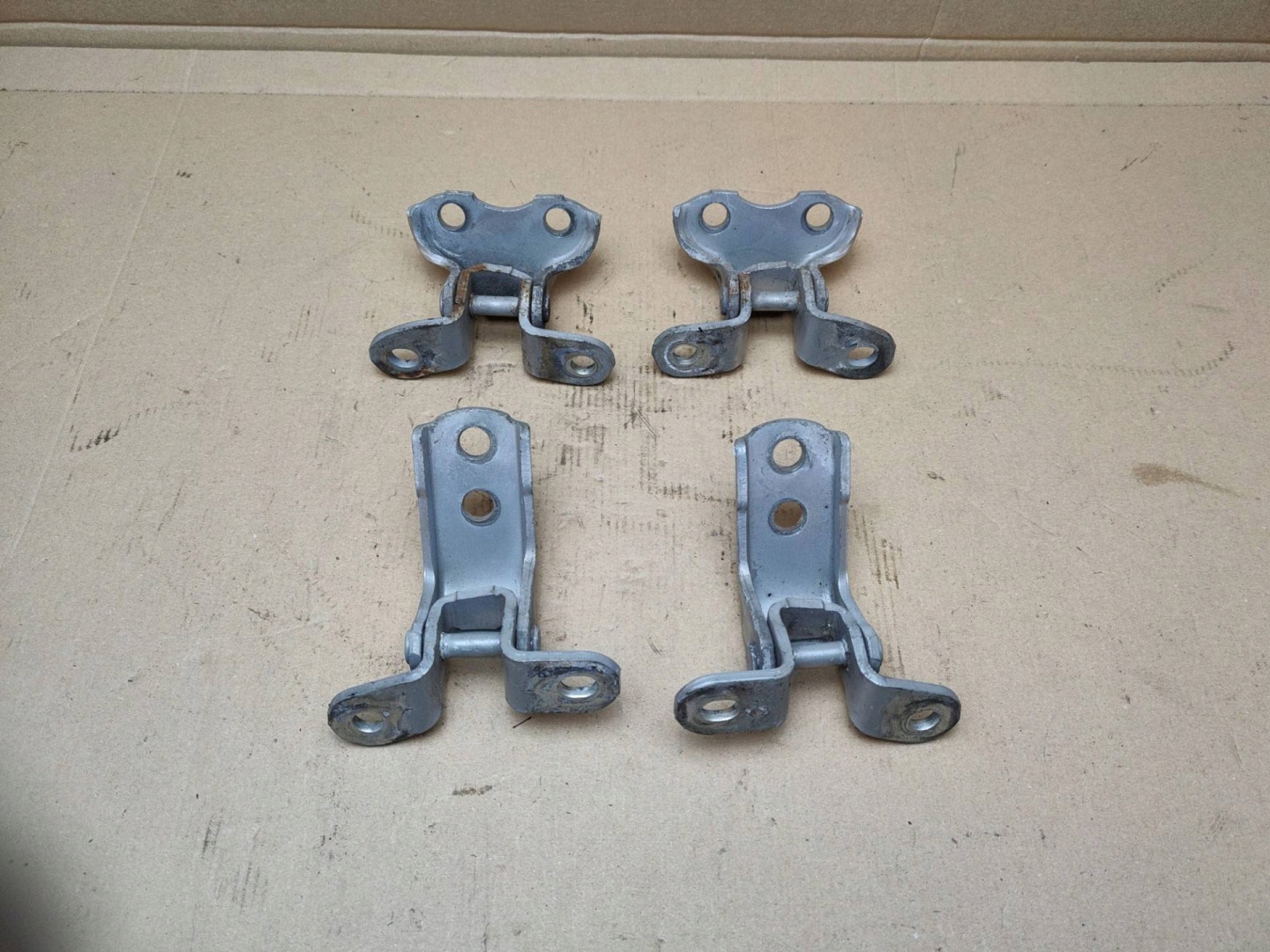 hinge door front Toyota Prius 3 facelift 2011