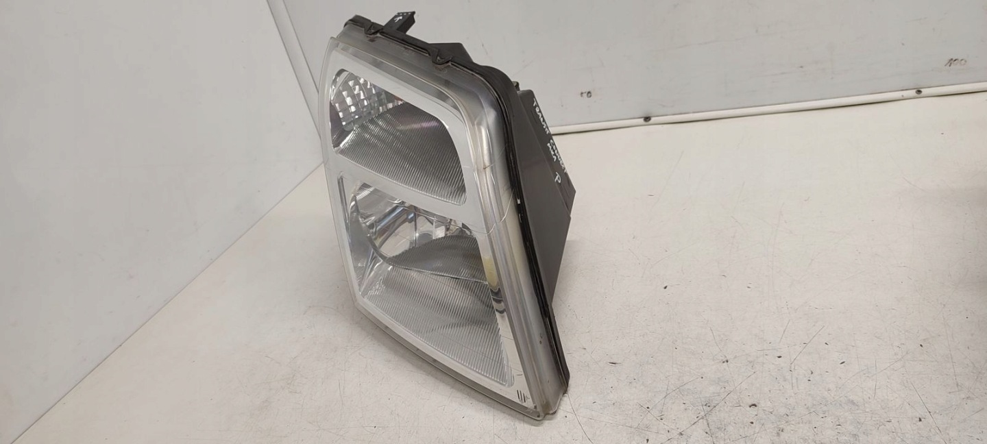 light front front right Ford Transit Connect