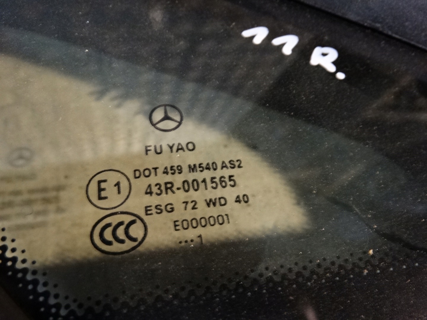 perfect condition gasket left rear MERCEDES W207 11r. 1