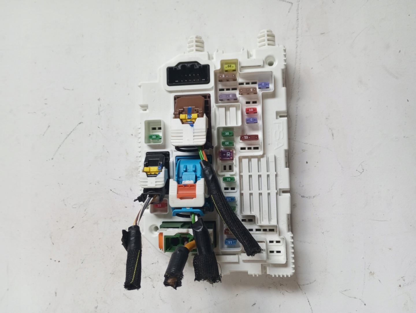module control unit fuse box PEUGEOT 3008 III 9857974680