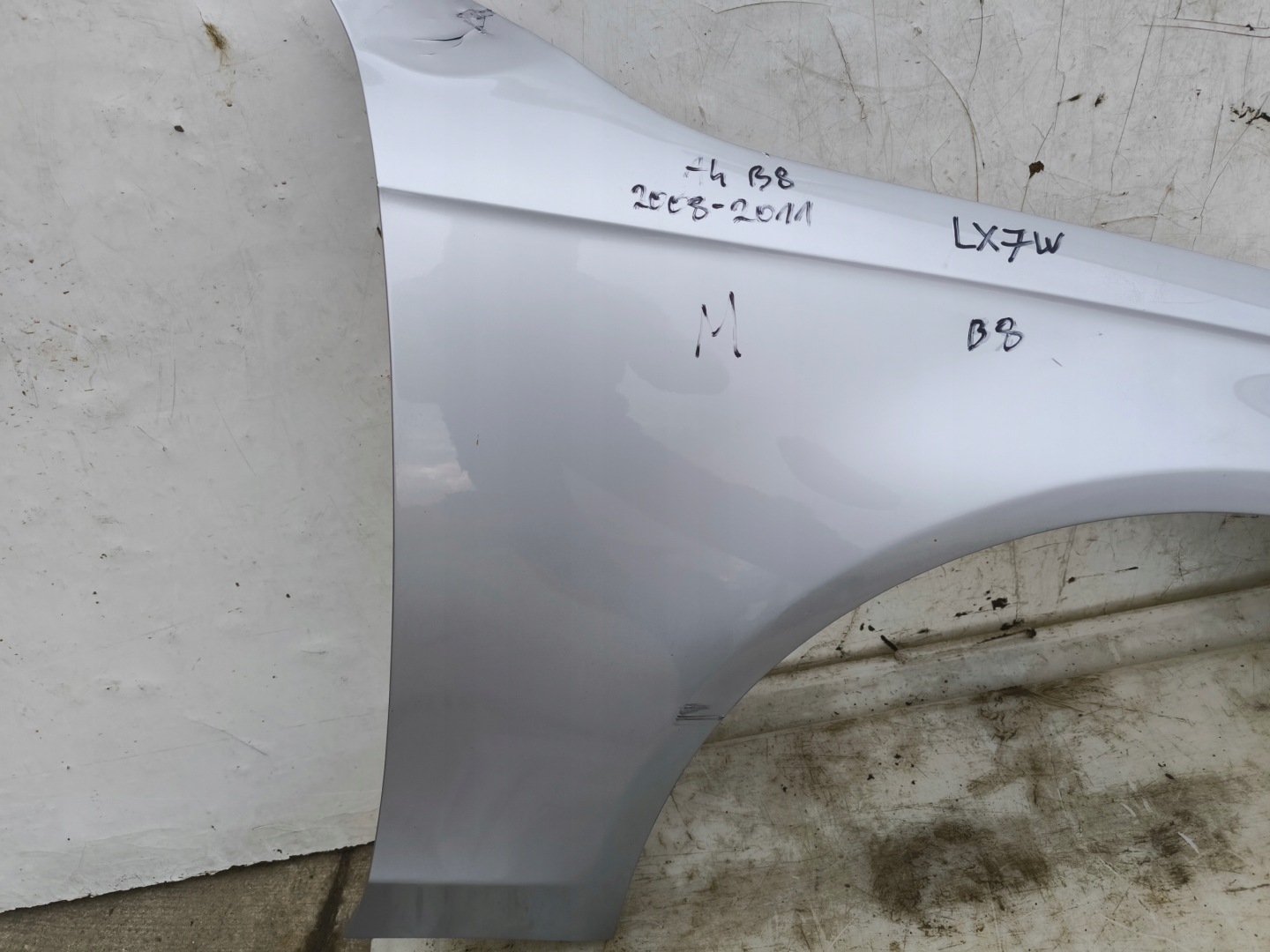 fender right front AUDI A4 B8 2008-2011 LX7W *****4