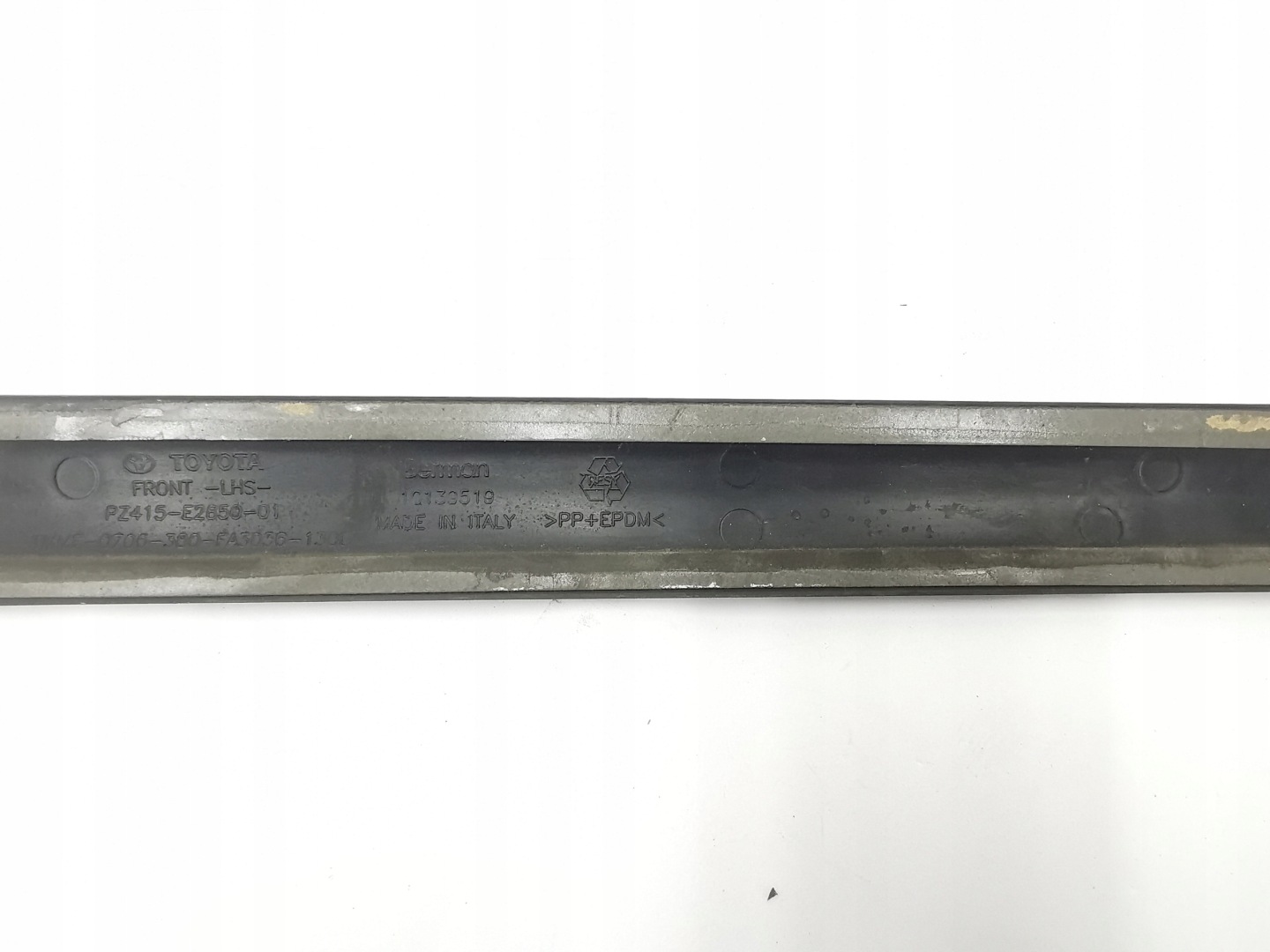 moulding door left front front TOYOTA AURIS PZ415-E2850-01