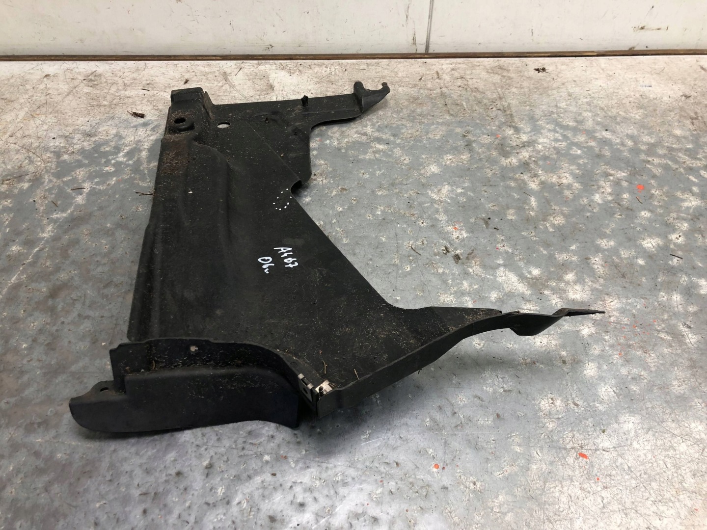 cover chassis left rear part AUDI A4 B7 8E0825215AN