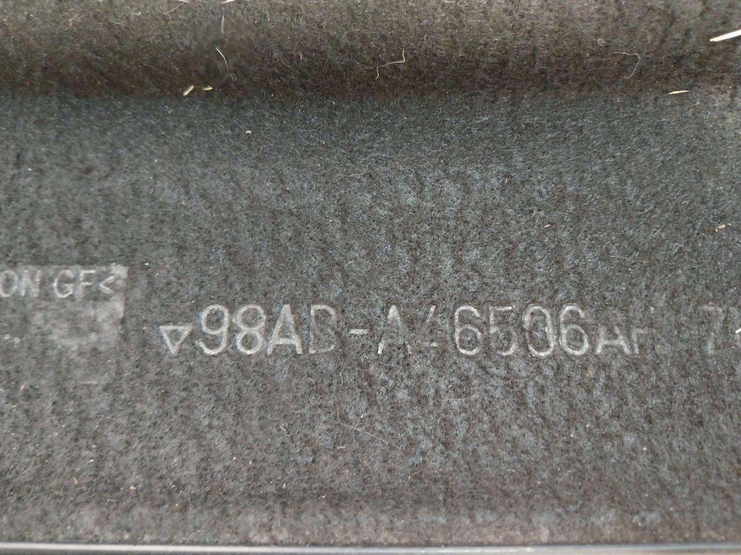plato boot 98AB-A46506AH FORD FOCUS MK1 HB