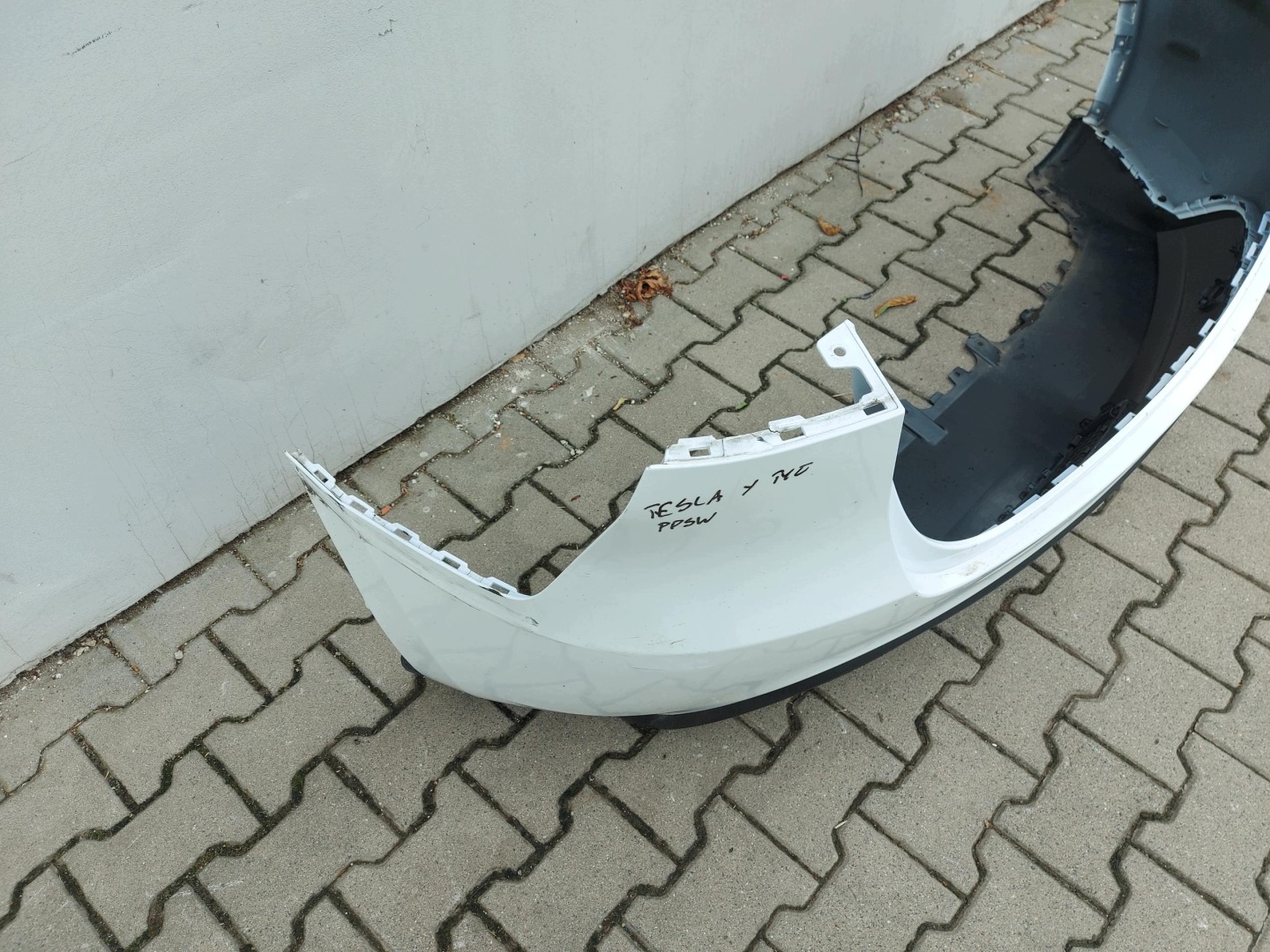 TESLA MODEL Y 2024r bumper rear part rear bialy PPSW